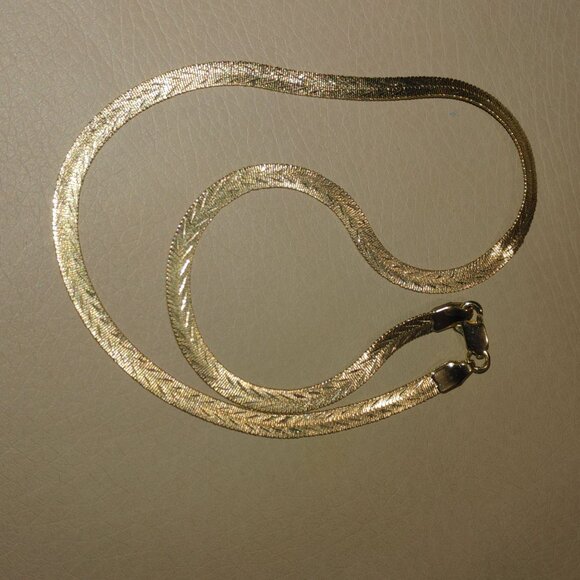Vintage Gold Tone Diamond Cut Herringbone Necklace Lobster Clasp 16 inches - Picture 3 of 10